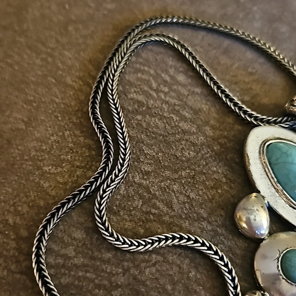 VTG Abstract Geometric Howlite Pendant Chain Necklace